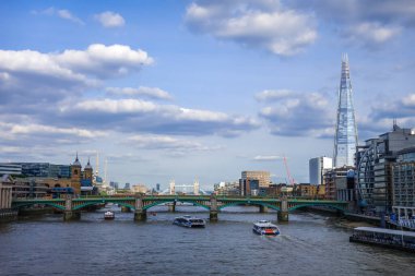 Londra panoramik manzarası ve Thames nehri, İngiltere