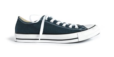 Beyaz arkaplanda izole edilmiş mavi renkli spor ayakkabı