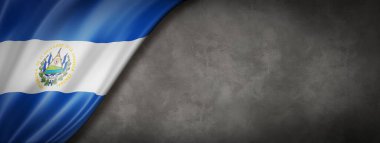 Beton duvarda El Salvador bayrağı. Yatay panoramik pankart. 3B illüstrasyon