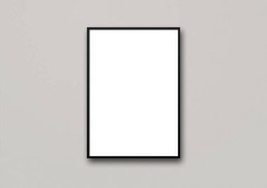Açık gri bir duvarda asılı siyah resim çerçevesi. Boş model şablonu