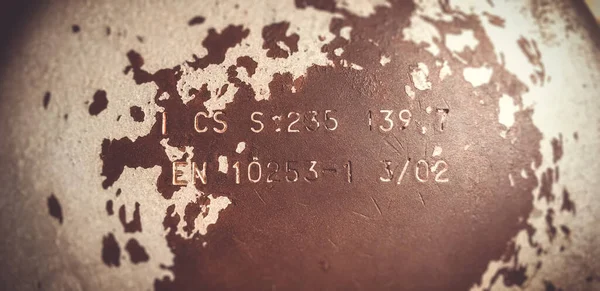 古い工業用金属板に刻まれた数字 背景色 — ストック写真