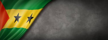 Beton duvarda Sao Tome ve Principe bayrağı. Yatay panoramik pankart. 3B illüstrasyon