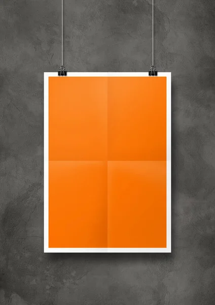Oranje Gevouwen Poster Opknoping Een Betonnen Muur Met Clips Sjabloon — Stockfoto
