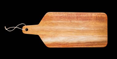 Tahta kesme tahtası siyah arkaplanda izole edildi