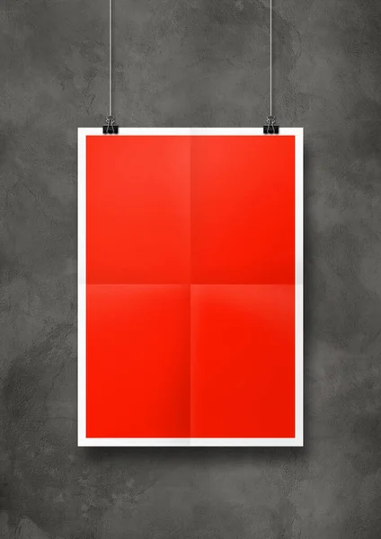 赤い折り畳まれたポスターは クリップでコンクリートの壁にかかっています ブランクモックアップテンプレート — ストック写真