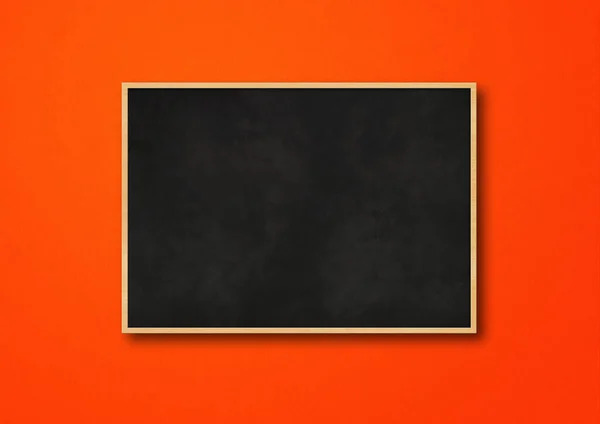 Традиционная Черная Доска Изолирована Красном Фоне Пустой Горизонтальный Шаблон Макета — стоковое фото