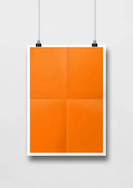 Oranje Gevouwen Poster Opknoping Een Witte Muur Met Clips Sjabloon — Stockfoto