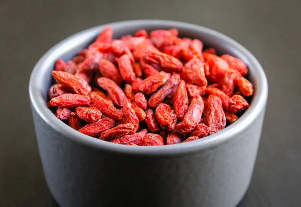 Goji Μούρα Αποξηραμένα Superfood Ένα Μπολ — Φωτογραφία Αρχείου