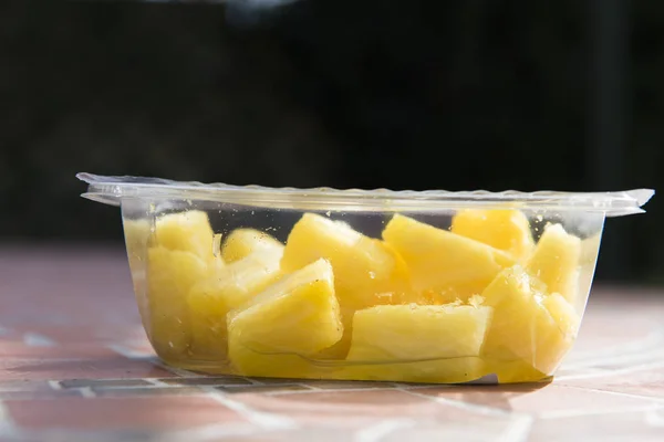 Ananas darbesi en morceaux dans un mumyalama on plastique