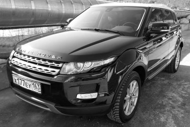 BIYSK, RUSSIA-MAY 02, 2020: Lüks araba Land Rover Range Evoque, 2012, dışarıda park edilmiş.