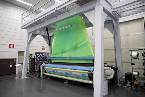 Плетение Автоматических Машин Плетение Способ Текстильного Производства Котором Два Различных — стоковое фото