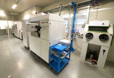 3D printerlere harcama maddeler - doğrudan metal lazer sinterleme (Dmls) toz metal bir yatağa ateş lazer kullanan bir katkı imalat tekniğidir metal.