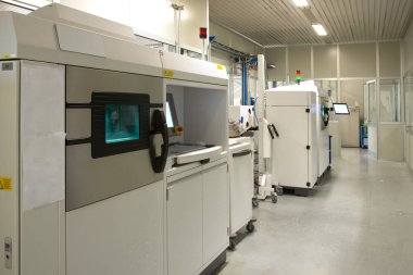 3D printerlere harcama maddeler - doğrudan metal lazer sinterleme (Dmls) toz metal bir yatağa ateş lazer kullanan bir katkı imalat tekniğidir metal.