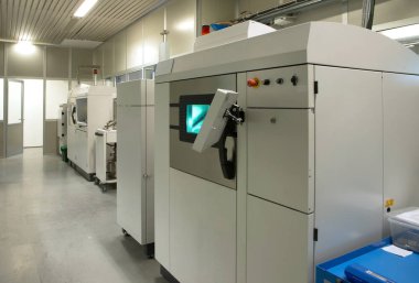 3D printerlere harcama maddeler - doğrudan metal lazer sinterleme (Dmls) toz metal bir yatağa ateş lazer kullanan bir katkı imalat tekniğidir metal.