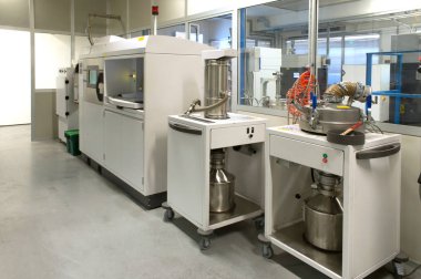 3D printerlere harcama maddeler - doğrudan metal lazer sinterleme (Dmls) toz metal bir yatağa ateş lazer kullanan bir katkı imalat tekniğidir metal.
