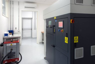 3D printerlere harcama maddeler - doğrudan metal lazer sinterleme (Dmls) toz metal bir yatağa ateş lazer kullanan bir katkı imalat tekniğidir metal.