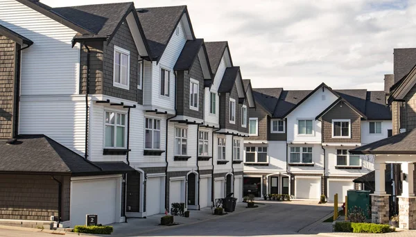 Taze townhomes güzel satırda kurmak.