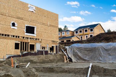 Ahşap townhouse bina inşaat altında