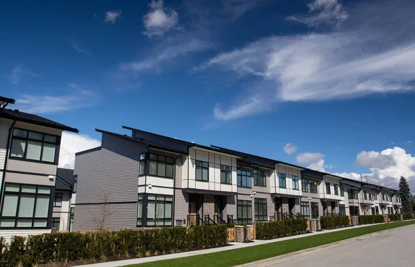 Yeni townhouse karmaşık. hemen sonra İnşaat Emlak piyasasında yeni evler