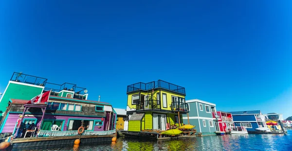 Yüzen Köy Renkli Yüzen Taksi Fisherman Wharf Yansıma Inner Harbor — Stok fotoğraf