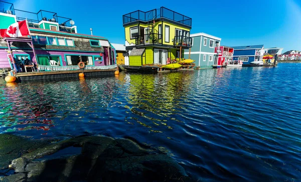 Plovoucí Dům Vesnice Barevné Hausbóty Vodní Taxi Fisherman Wharf Reflexe — Stock fotografie