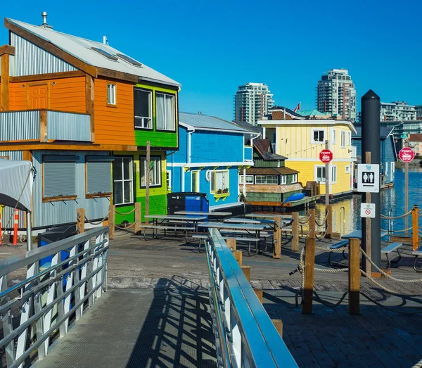 Yüzen Köy Renkli Yüzen Taksi Fisherman Wharf Yansıma Inner Harbor — Stok fotoğraf