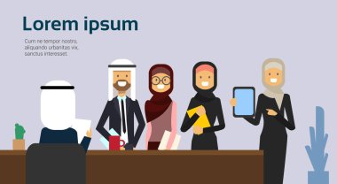 İşe Alım tutun bir röportajda mektup seçim iş kişi aday Arap insanların grup standından sandalye kopya alanı düz