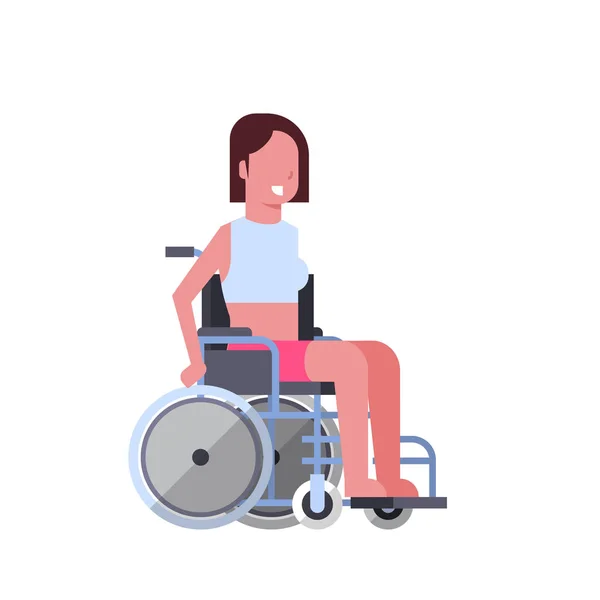 Femme assis sur fauteuil roulant sur fond blanc personne handicapée concept style plat — Image vectorielle