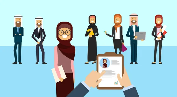 Árabes curriculum vitae recrutamento candidato cargo, mantenha as mãos perfil Cv escolher do grupo árabe de empresários contratar entrevista de empresária —  Vetores de Stock
