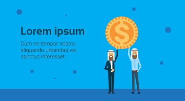 iki Arap işadamı lideri tutun dolar para, para biriktirme kavramı mavi arka plan, düz, kopya alanı