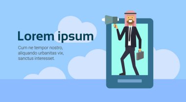 Arap işadamı konuşan megafon tablet arka plan, Arapça adam geleneksel giysi, Müslüman iş anlaşması ve ortaklık, kopya alanı, düz