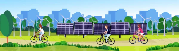 Gente del parque de la ciudad ciclismo energía limpia aerogeneradores paneles de energía solar árboles de césped verde río en los edificios de la ciudad plantilla fondo pancarta plana — Archivo Imágenes Vectoriales