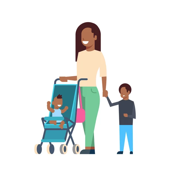 Afrikaanse moeder met nieuwe kinderen van de geboren baby in kinderwagen volledige lengte avatar op witte achtergrond, succesvolle familie concept, platte cartoon design — Stockvector