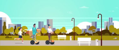 Doğa şehir binaların sokak lambaları cityscape yatay banner düz çalışan gyroscooter sürme kadın kentsel park açık havada faaliyetleri dostum
