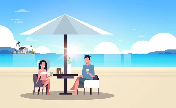 Paar Sommerurlaub Mann Frau trinken Wein Sonnenschirm am Sonnenaufgang Strand Villa Haus tropische Insel horizontal flach — Stockvektor