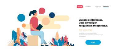 Dizüstü sohbet kullanan kadın çalışma işlemi messenger kavramı düz yatay kopya alanı bubbles