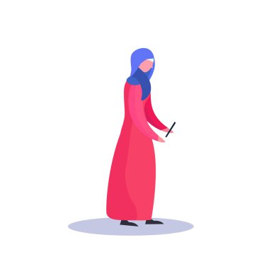 Arap kadın profili Smartphone kadın karikatür karakter tam uzunlukta düz kullanarak izole