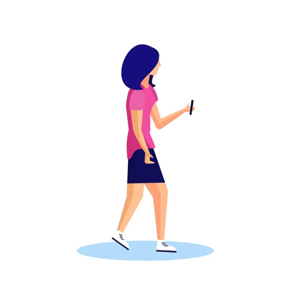 Perfil de mulher jovem isolado usando smartphone fêmea personagem de desenho animado de comprimento total plana — Vetor de Stock