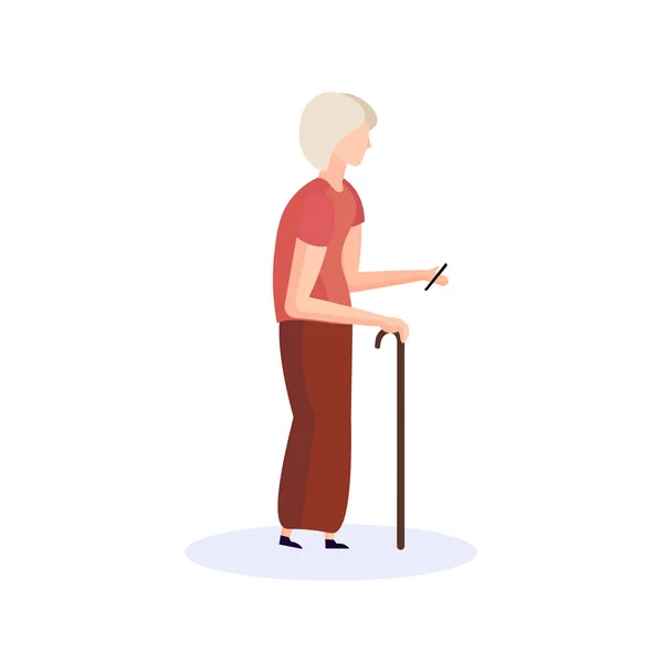 Anciana caminando palo usando teléfono inteligente abuela caminar aislado personaje de dibujos animados de longitud completa plana — Vector de stock