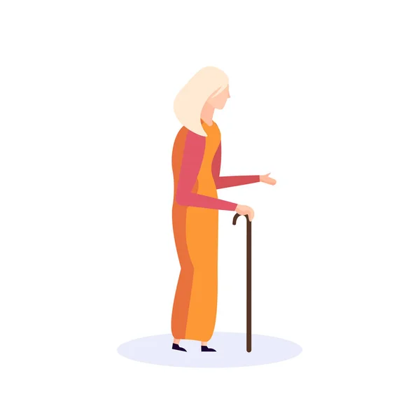 Oude vrouw wandelstok bejaarde oma lopen geïsoleerd cartoon karakter volle lengte plat — Stockvector