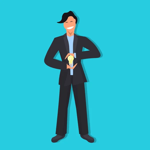 Hombre de negocios sosteniendo lámpara de luz eléctrica en palmeras concepto de innovación creativa personaje de dibujos animados masculinos longitud completa fondo azul plano — Archivo Imágenes Vectoriales