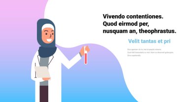 Arap kadın bilim adamları araştırma Arap kadının işi tüp damlalık tutan kimyasal deneyler tam kopyaya alanı portre yatay çalışma