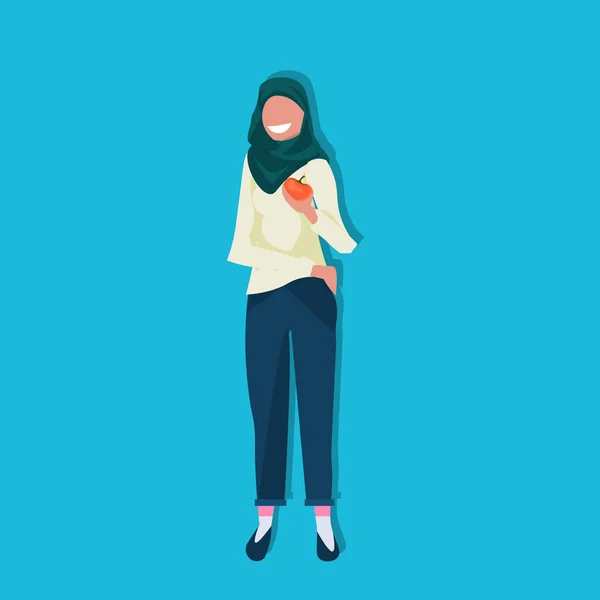 Wanita arab memegang apel buah konsep gaya hidup sehat arab karakter kartun perempuan datar latar belakang biru panjang - Stok Vektor