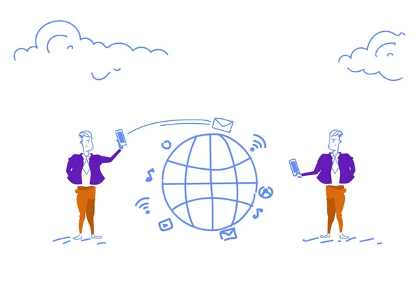 Zwei Geschäftsleute mit Smartphone globale Chat-Kommunikationskonzept online mobile Anwendung senden Nachricht Internet Weltkarte Menschen Verbindung horizontale Skizze Doodle — Stockvektor