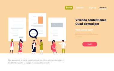 Hintli adam tutun Büyüteç zum cv özgeçmiş takım seçerek insanlar için aday pozisyon iş pozisyon işe alım kavramı düz yatay kopya alanı