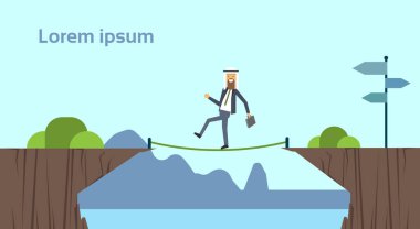 dağ, risk değerlendirme kavram üzerinde mavi arka plan, arasındaki uçurum düz, riske köprü Dengeleme Arap işadamı lideri olacak ip kopya alanı
