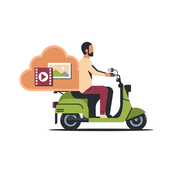 Homem equitação scooter com nuvem computação banco de dados de armazenamento de sincronização conceito de serviço isolado plana —  Vetores de Stock