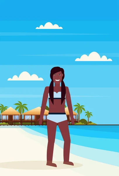 Bikini nő trópusi szigeten, a villa bungalow hotel strand tengerparti zöld pálmák táj nyári vakáció koncepció lapos függőleges — Stock Vector