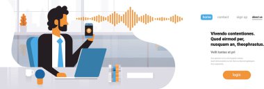 işadamı telefon akıllı ses kişisel asistan tanıma ses dalgaları teknoloji kavramı ofis iç arka plan yapay zeka yatay banner kopya alanı düz tutun