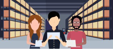 yarış insanlar raf lojistik teslimat kargo hizmeti kavramı adam kadın karakter portre üzerinde tablet parsel kutusunu kullanarak çalışma ambar iç mix yatay düz